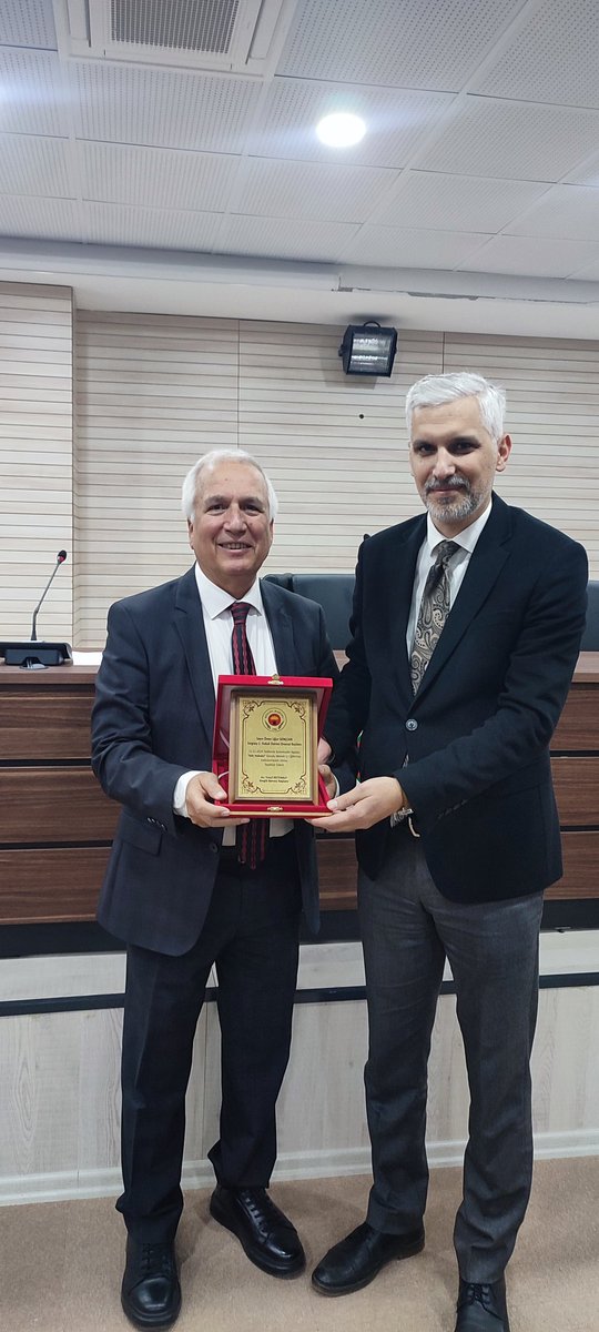 Bingol_Barosu's tweet photo. "Aile Hukuku” konulu meslek içi eğitim seminerimiz gerçekleştirildi. Katkılarından dolayı Yargıtay 2. Hukuk Dairesi Onursal Başkanı Sayın Ömer Uğur GENÇCAN  ve katılım sağlayan meslektaşlarımıza teşekkür ederiz. https://t.co/HCSu8wfXsp