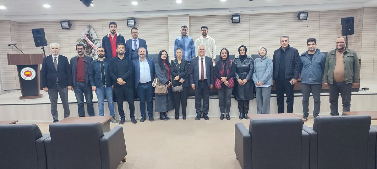 Bingol_Barosu's tweet photo. "Aile Hukuku” konulu meslek içi eğitim seminerimiz gerçekleştirildi. Katkılarından dolayı Yargıtay 2. Hukuk Dairesi Onursal Başkanı Sayın Ömer Uğur GENÇCAN  ve katılım sağlayan meslektaşlarımıza teşekkür ederiz. https://t.co/HCSu8wfXsp