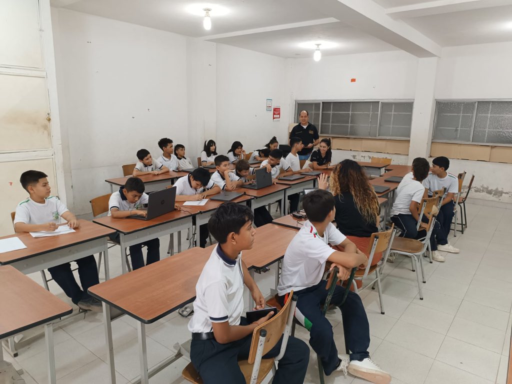 LavacudeLy39575's tweet photo. @ElOIRdelaRegion @UNAD_ZCBC #Carpa2 #REDRegio En el #CampamentoRegionalOIRZCBC2024 Damos apertura carpa 1 Ingenio e Innovación en Robótica, desde la I. E. Luis Antonio Duque Peña @ElOIRdelaRegion https://t.co/Qa093WcN09