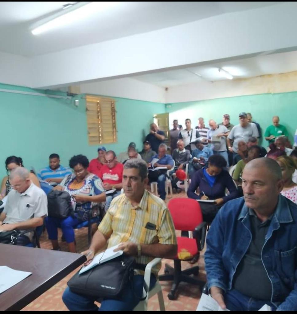 EaaJesusSablon's tweet photo. Firmes en la convicción de hacer una zafra triunfante, asumimos el reto y vamos a cumplir. Es la respuesta que dimos al gobierno y al partido de nuestra provincia.
#Azucareros 
#CalimeteEnVictoria. https://t.co/VVpX9JKmk4