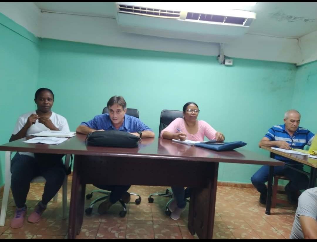 Firmes en la convicción de hacer una zafra triunfante, asumimos el reto y vamos a cumplir. Es la respuesta que dimos al gobierno y al partido de nuestra provincia.
#Azucareros 
#CalimeteEnVictoria.