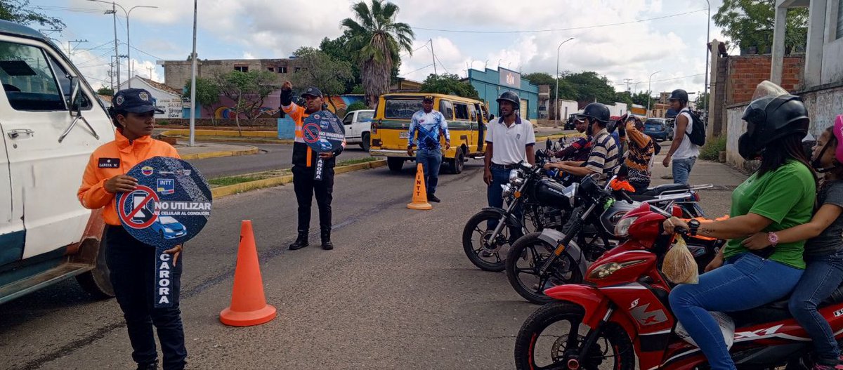 ORCARORAINTT's tweet photo. #Prevención| #INTT Carora comprometido con la seguridad vial de la localidad, realiza charlas a  motorizados 🏍️ infractores para así crear conciencia y reducir el índice de accidentes en el Mcpio Torres. https://t.co/r2NPQmC9gr