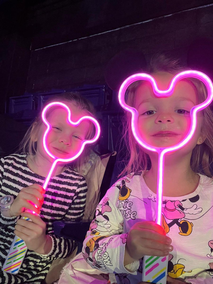 JamieWallis_'s tweet photo. #disneyonice https://t.co/HbioJU8VUy