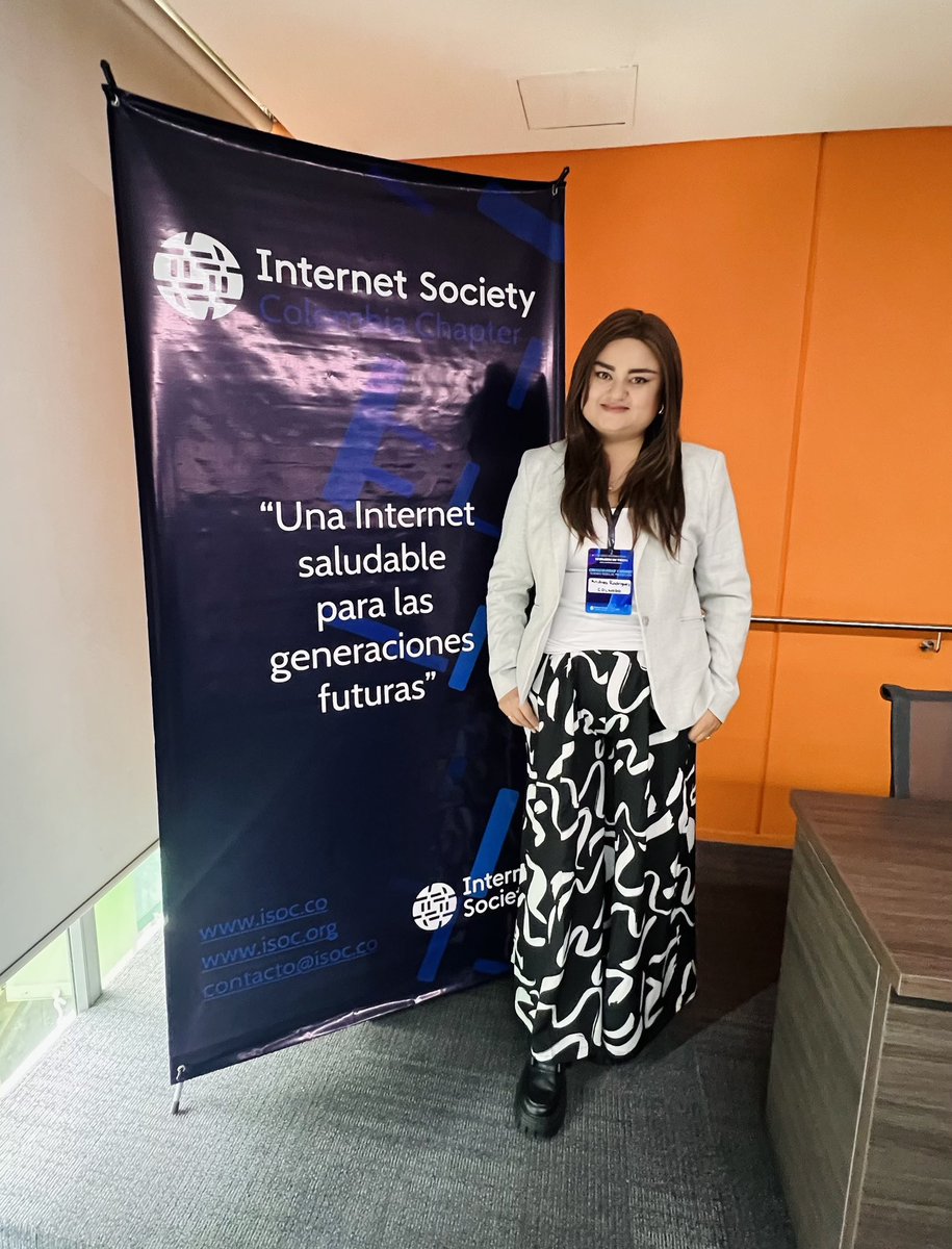 Colnodo's tweet photo. ¡Al aire! 🎙 @randreitap, líder de la #EscuelaDeSeguridadDigital, inicia su participación en el II Congreso Internacional Women in Tech, hablando sobre su trayectoria como ingeniera de sistemas y su espacio en la tecnología y la ciberseguridad. 🛡 https://t.co/JBZ8qBGDxY https://t.co/kx4hbwthsT