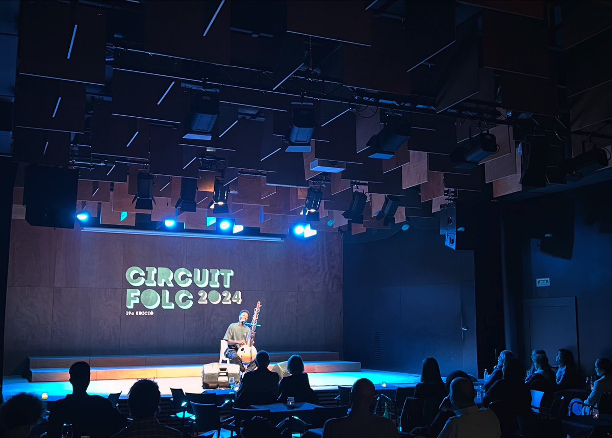 💥Momi Maiga ha donat el tret de sortida a la nova edició del Circuit Folc a l’Espai Orfeó.

📌El músic i compositor senegalès ha presentat “Kairo”, el seu últim treball, on fusiona la música tradicional africana amb les sonoritats més contemporànies.