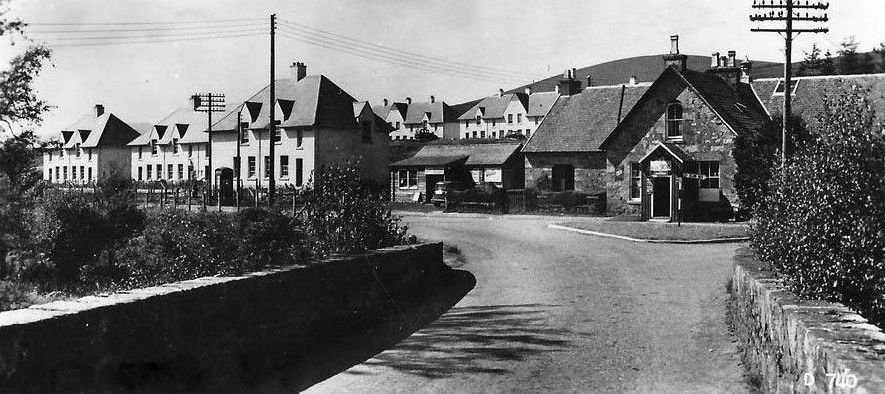 tourscotland's tweet photo. Old Tour #Scotland Ancestry Travel visit Genealogy Scottish Family History Blog photography of of the bridge at #Roybridge, in Kilmonivaig Parish, located 3 miles East of Spean Bridge, #Highlands. . Scottish Gaelic: Drochaid Ruaidh https://t.co/kjXlnQoloA https://t.co/qGVZUUxSIR