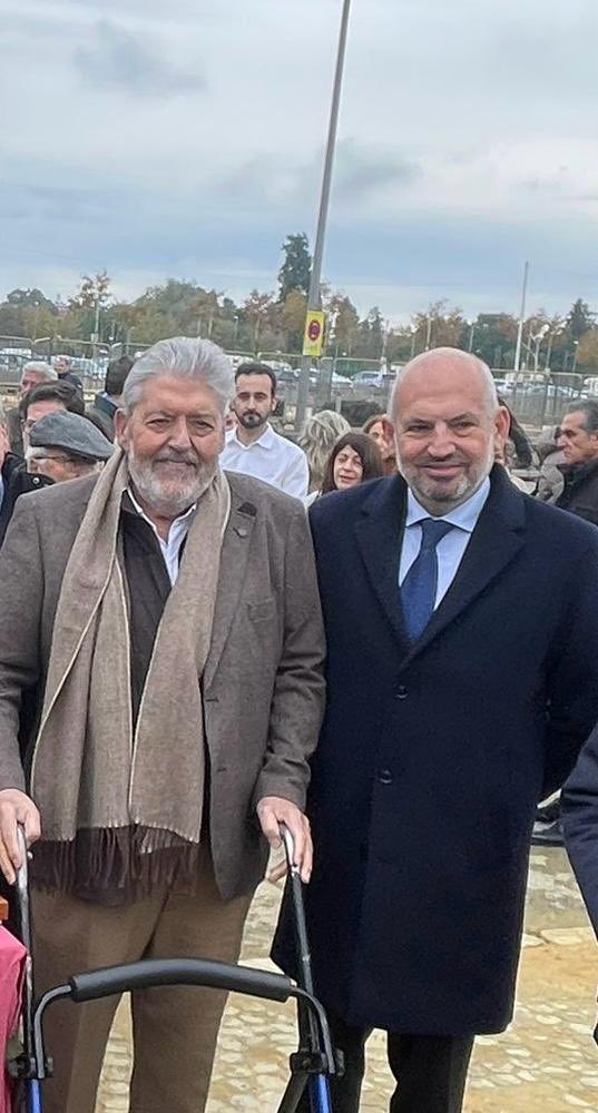 Se marcha un emblema de nuestra ciudad.

Gracias, querido Rafael Carretero, por el impulso a nuestra Feria de Abril y las horas que le dedicaste en vida.

40 años por engrandecer nuestra Fiesta Mayor que es hoy mucho más grande gracias a personas como tú.

Descansa en paz