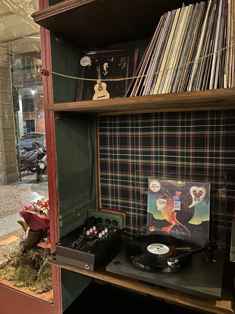 JoyCutOfficial's tweet photo. “Saw it written and I saw it say_
Pink moon is on its way_
And none of you stand so tall_
Pink moon gonna get ye all”_
#TheRockerInn
#PlayingNickDrake https://t.co/jAsWVBPN3k