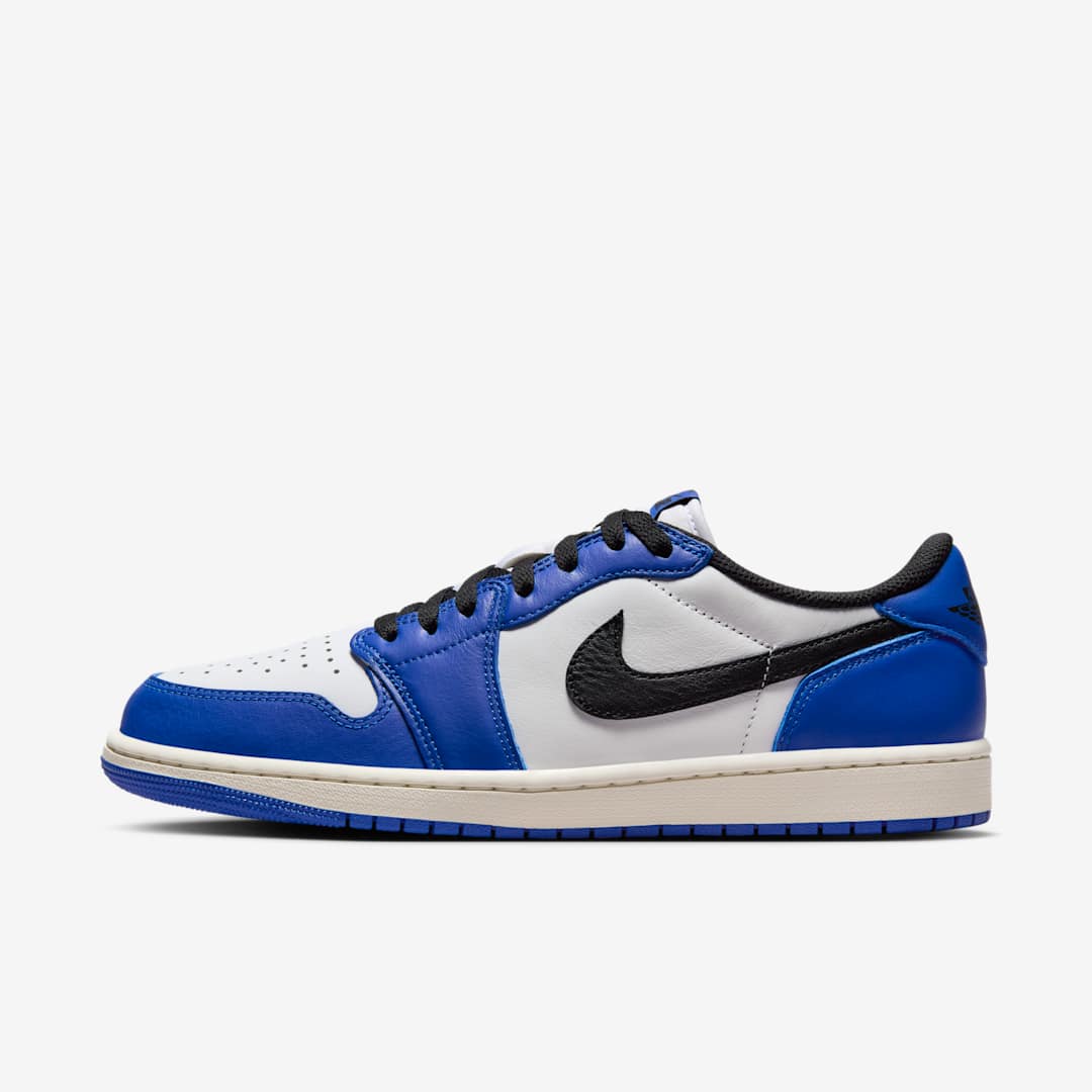 J23app's tweet photo. Official Images: Jordan 1 Retro Low OG "Game Royal" https://t.co/ZcJkW7dCfp