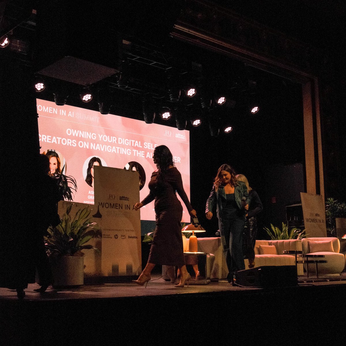 Ashley Graham tweet media