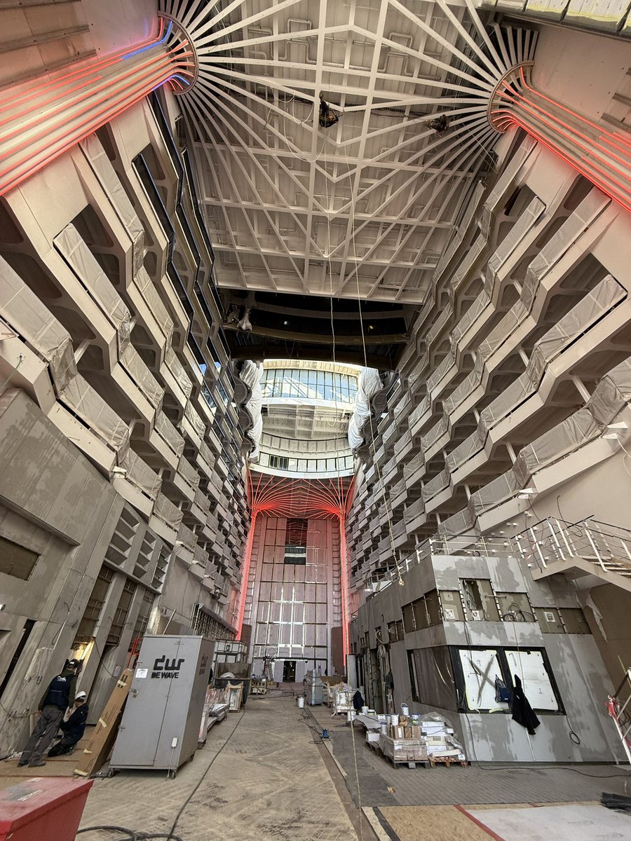 raisarivas's tweet photo. Visitando el astillero 
Chantiers de l’Atlantique para ver cómo se construye este gigante #MSCWorldAmerica de MSC Cruises, que estrena en @PortMiami en abril 2025. #SaintNazaire #MSCCruises #MSCCruisesUSA #Francia https://t.co/Gz3eEcxWIZ