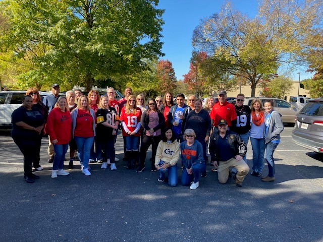 BrandREServices's tweet photo. Today was a beautiful day to enjoy our #Tailgate Lunch celebrating our favorite sport teams! We especially love our own #EmployeeTeam @BrandREServices!
#CRE #RealEstate #Georgia #AtlantaCRE #Gwinnett #Southeast #Atlanta #Sugarloaf #FanFriday #Team #HaveAGreatDay #FoggyBottomBBQ https://t.co/SYYn5RFvj0