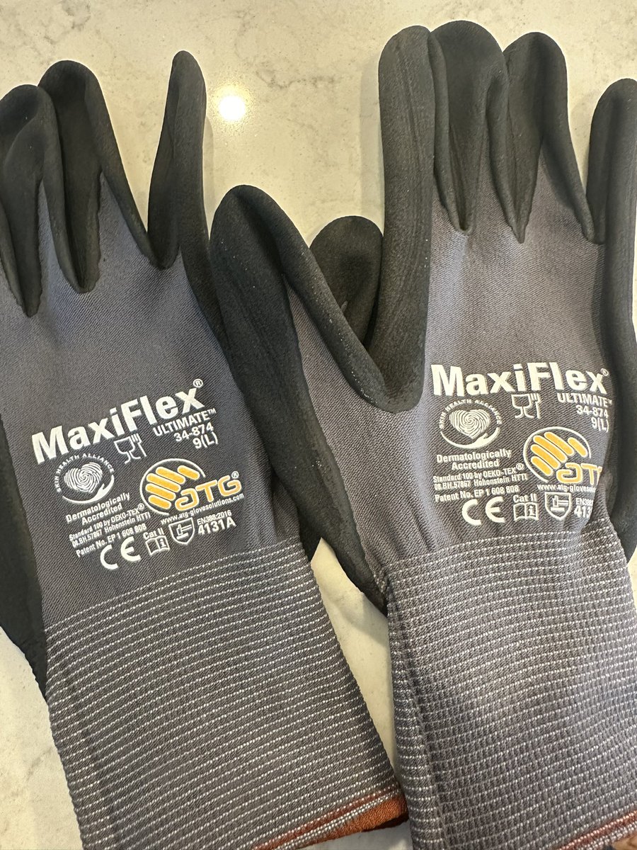 iluvnumbers's tweet photo. Husband texts me that he bought me some new fancy gloves…then says they’ll go well with the fancy new rake he also just bought for me.
This is 34 years of marriage humor. #ChefKeith https://t.co/lYEMa3IUgj
