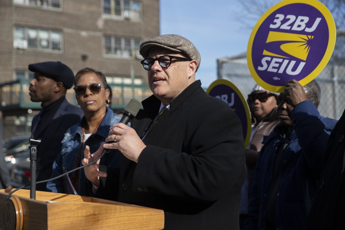 NYCCouncil's tweet photo. Today, @NYCSpeakerAdams, @JustinBrannan, @CMCHRISBANKS42, and @CMCrystalHudson joined @32BJSEIU and @NYCHA tenant leaders to celebrate the return of security guard services at NYCHA senior developments after funding was fully restored in the city budget.
 
https://t.co/LmG7fXuoBn https://t.co/uTLZxH9e8I