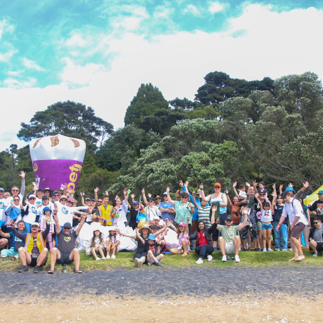 sustaincoasts's tweet photo. Thanks to support from our partner Tip Top Trumpet, we welcomed nearly 150 people at Cornwallis Beach, Tāmaki Makaurau Auckland 🏖️ We took away a whopping  5,420 litres of litter, 108 bags full! https://t.co/fK74WqMq8x