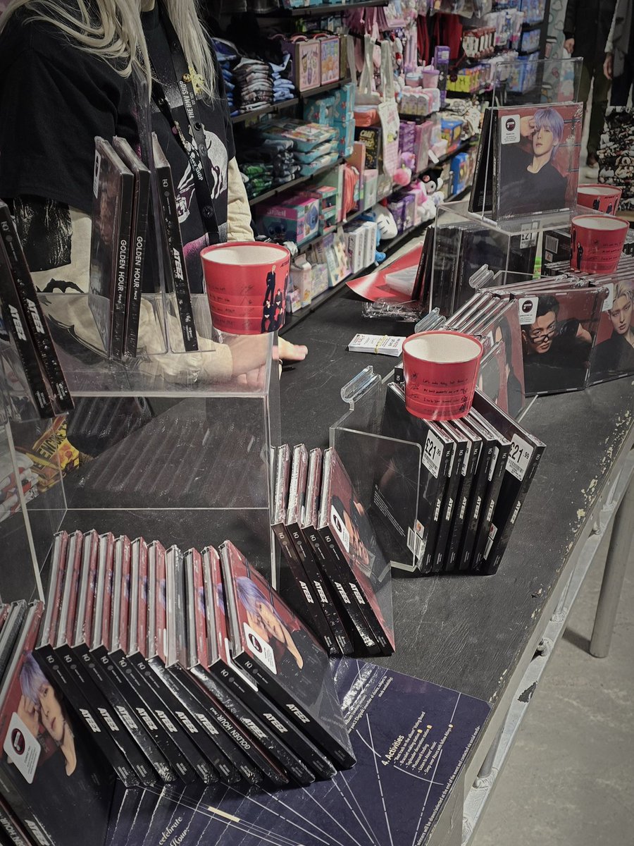 hwamusing's tweet image. Had the loveliest time at HMV in London, UK 🫶🏻 combined the visit with some super cupsleeve events nearby🥰
@ATEEZofficial @hello82official @hello82EUROPE #MyLocalHMV #hello82 #82giveaway