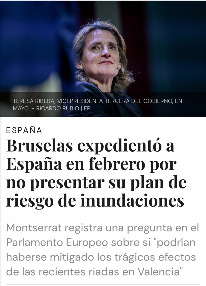 Se le ha caído esto, ministra.