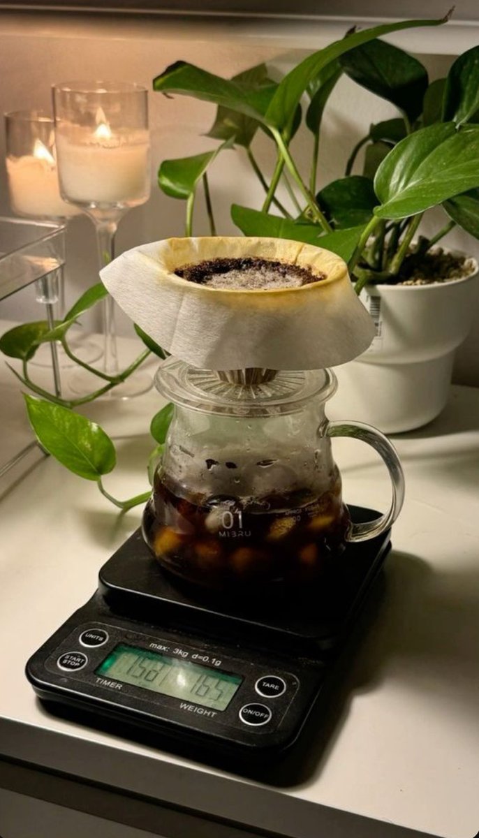 Zoo939's tweet image. القهوة بلا شك مؤنثه ليست لأسباب لغوية 
وإنما لا يُمكن أن يكون شيئا بهذا الجمال ذكراً .
#CoffeeNow