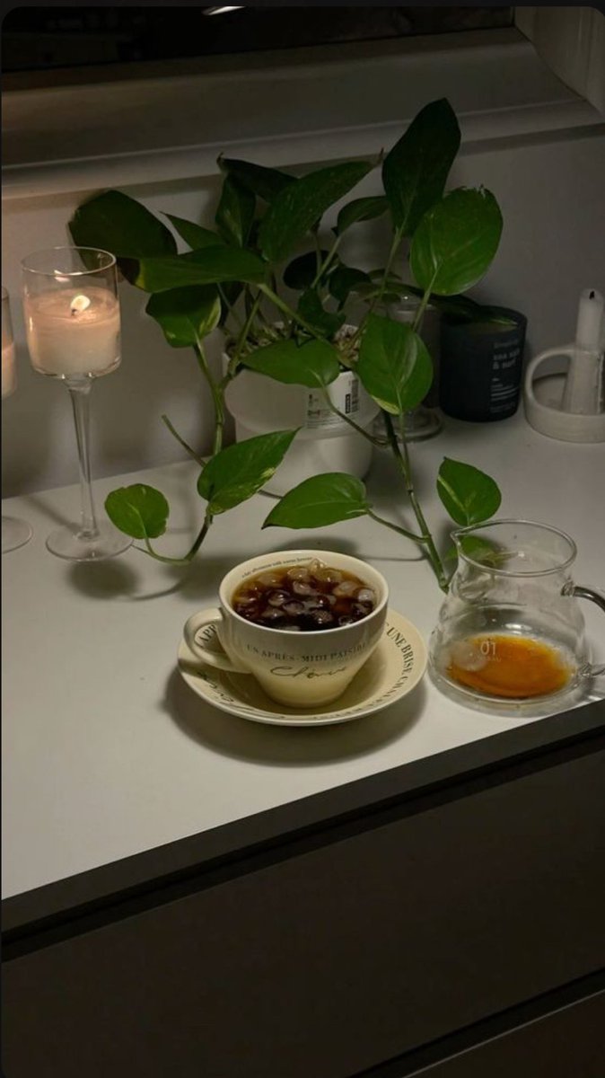 Zoo939's tweet image. القهوة بلا شك مؤنثه ليست لأسباب لغوية 
وإنما لا يُمكن أن يكون شيئا بهذا الجمال ذكراً .
#CoffeeNow