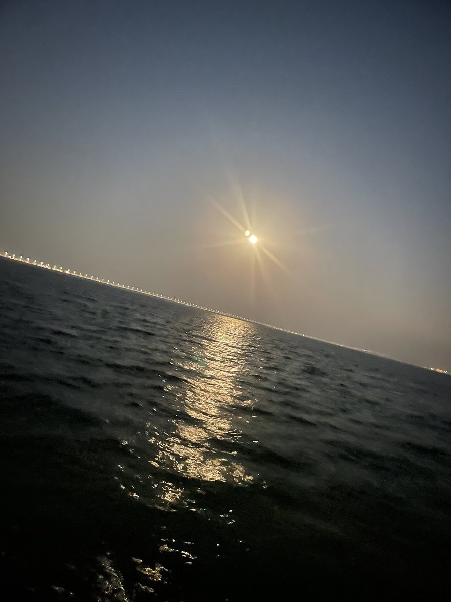 Amer80356's tweet photo. القلب من دم بس يقسى لو اتالم
   ياليت تفهم وتحمي القلب لايظلم

  ان كنت مغرم تلبي الشورفداك اهتم
   ودعم كلامي واحذر لو تميل اجنن

  وصون حبي واحمي القلب لا تطعن 
  شربت  مثلي وذقت المرء والعلقم

  سلمت قلبي مع المفتاح عليك اركن 
 فحس فيه مثل ماحسيت ولن يظلم

الشاعرالانيق https://t.co/eArTAktPSG