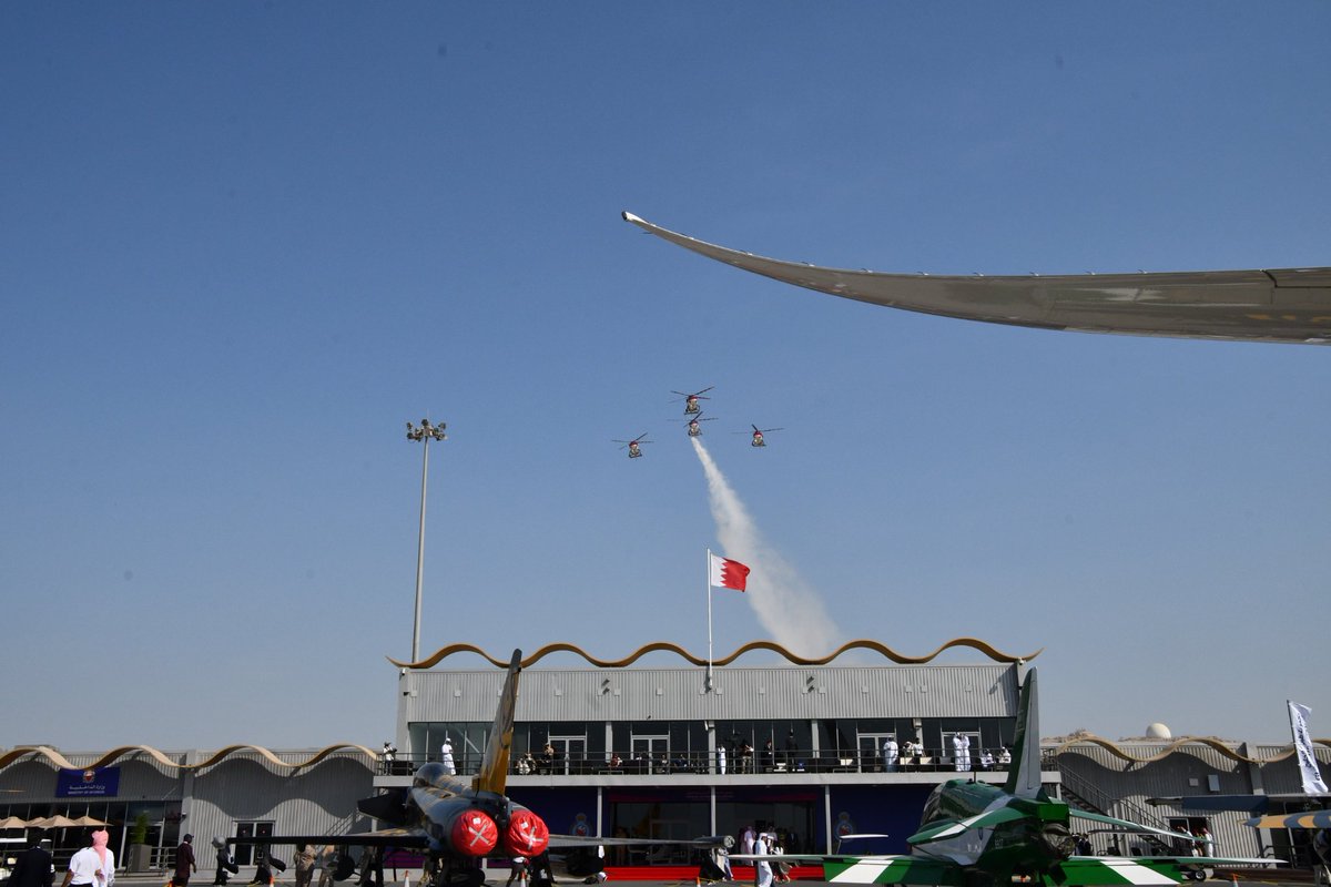 sarang_iaf's tweet image. Glimpses of Sarang performing at BIAS-24. It was truly a pleasure to perform in front of the wonderful crowd here in Bahrain. 🇮🇳🚁🇧🇭
#sarang #indianairforce #bahraininternationalairshow #indiainbahrain