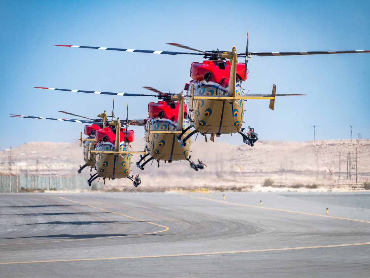 sarang_iaf's tweet image. Glimpses of Sarang performing at BIAS-24. It was truly a pleasure to perform in front of the wonderful crowd here in Bahrain. 🇮🇳🚁🇧🇭
#sarang #indianairforce #bahraininternationalairshow #indiainbahrain