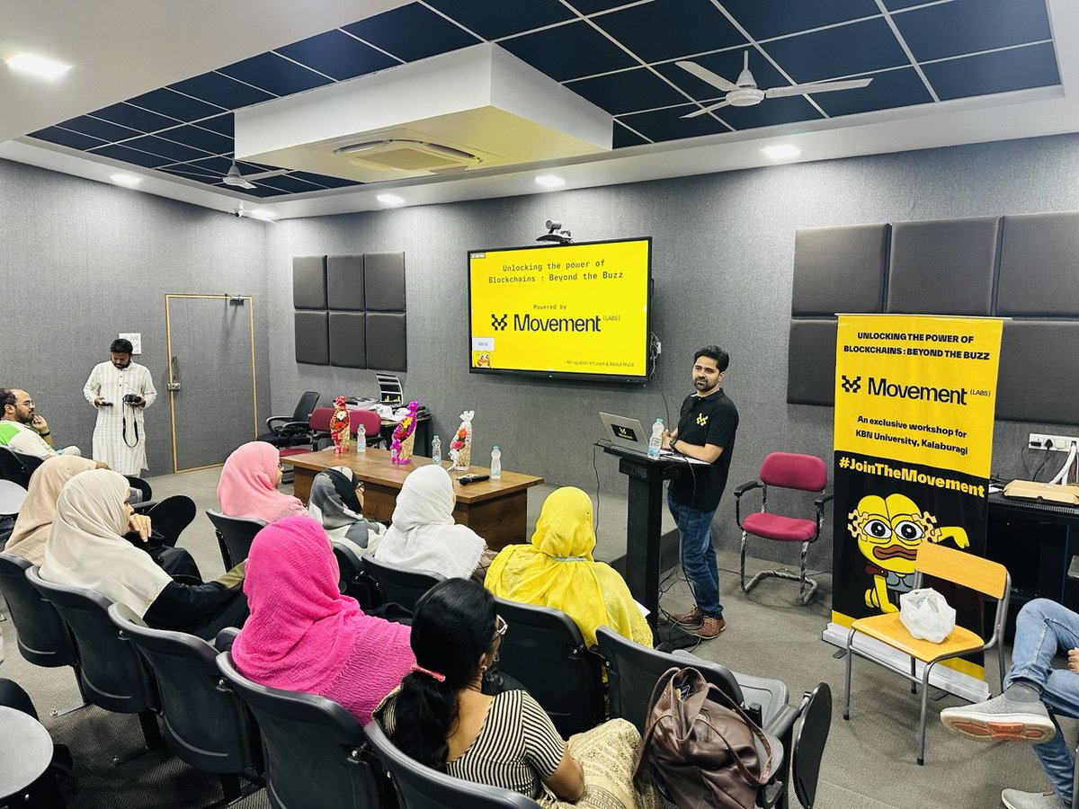ShinningOhaad's tweet photo. 🚨MOVEMENT MEETUP ALERT🚨

@movementlabsxyz introduced the Movement Testnet and its blockchain ecosystem to hundreds of students and aspiring developers today at KBN University in Kalaburagi! 🎉

#movement #gmove #movers