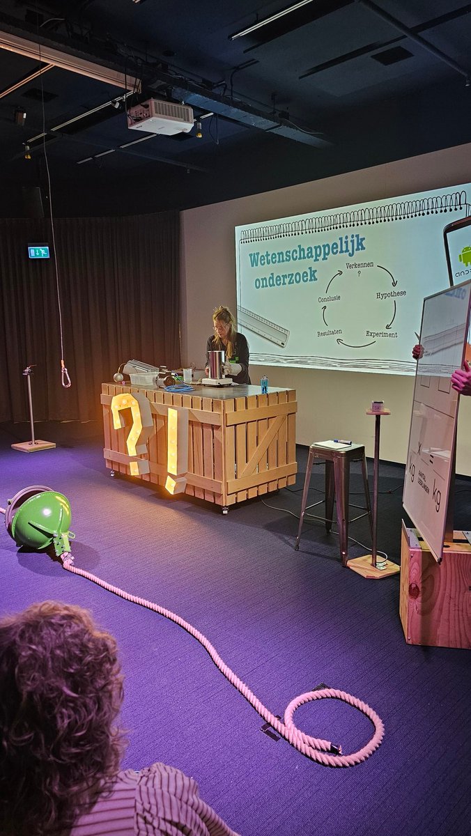 Vanavond is NEMO speciaal voor Science Night geopend. Tijdens deze gratis inspiratieavond van NEMO en <a href="/eseroNL/">ESERO NL</a> doen VO docenten via workshops, lezingen en meer activiteiten ideeën op voor het gebruik van wetenschap, technologie en ruimtevaart in de klas en daarbuiten.