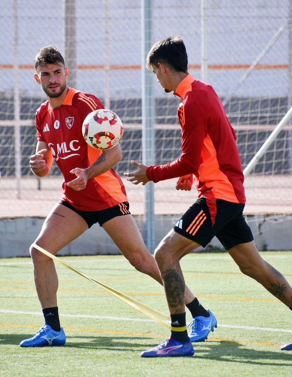 Si estás leyendo esto, ojalá encuentres alguien que te mire como <a href="/RVFFVEL444/">Raffael Ortiz Cogollor</a> a <a href="/Raaul_Rojas11/">Raul Rojas Regaña🐺</a>. 😻

#UnSentimientoInalterable 💙