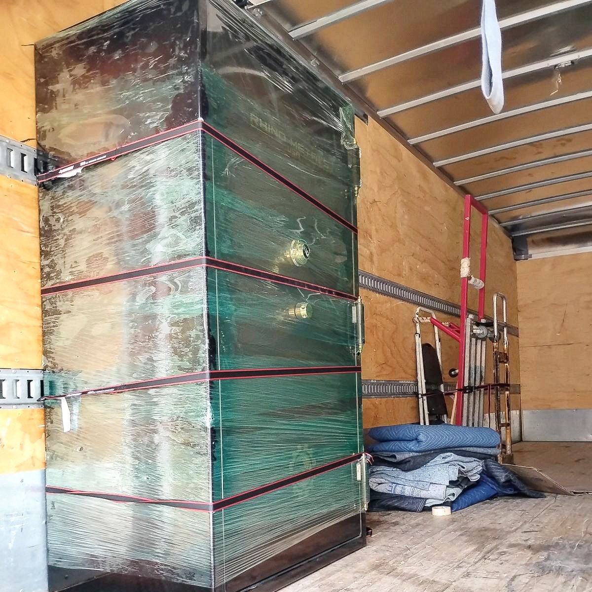 SpyderMoving's tweet photo. Large gun safe move handled with care and precision, and moved from one residence to another. Call us at (800) 221-3560 or get free quote online at https://t.co/O8Oxo4Qji2
#spydermovingservices #movingcompany #movers #gunsafemoving #equipment #heavyitems #mississippi #mississippimovingcompany #localmovers #strongmovers
