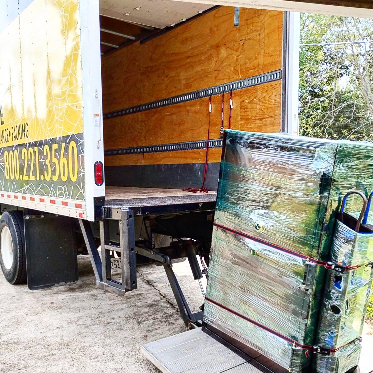 SpyderMoving's tweet photo. Large gun safe move handled with care and precision, and moved from one residence to another. Call us at (800) 221-3560 or get free quote online at https://t.co/O8Oxo4Qji2
#spydermovingservices #movingcompany #movers #gunsafemoving #equipment #heavyitems #mississippi #mississippimovingcompany #localmovers #strongmovers