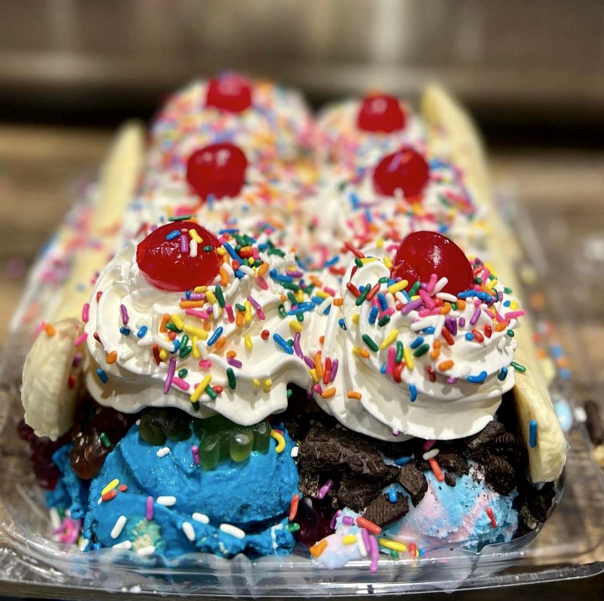 YeOleCHS's tweet photo. Raise your hand if you would rather have ice cream for dinner! 🙋🏽♀️🙋🏻♂️🙋🏻♀️🙋🏾♂️
#yeolefashioned #chseats #holycityeats #chucktowneats #eaterchs #bitesofchs #chstoday #charleston #familyowned #hotdogs #BLTs #sandwiches #icecream #burgers #milkshakes #sundaes https://t.co/EmYB3wJGdP