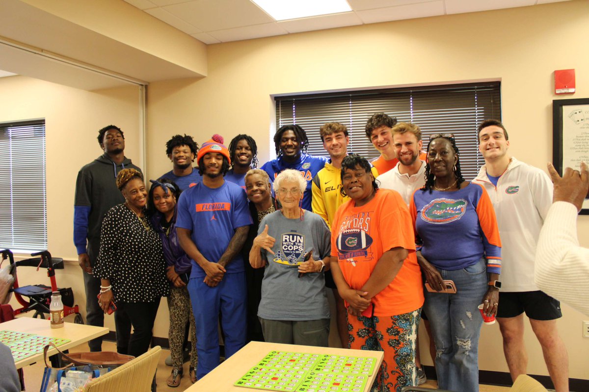 CalebRillos's tweet photo. I had so much fun playing BINGO with these amazing seniors! Your donation can help make more events like this possible. Donate today! 🐊 

https://t.co/iHGFyjSdzB

@Fl_Victorious 
@ElderCare_NCFL 
#FVFoundation
#ElderCareAlachua https://t.co/nVMQOgu3SG