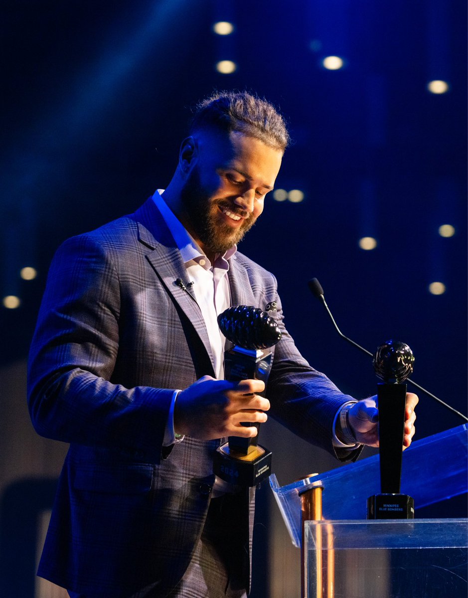 bradyoliveira's tweet image. Honored to be named the CFL’s Most Outstanding Canadian and Most Outstanding Player—only the 4th player in history to achieve this! Truly a special night that I’ll never forget.✨💙💛 

These awards are a reflection of my team, family &amp;amp; incredible support system around me! 🙏🏽🔵💣