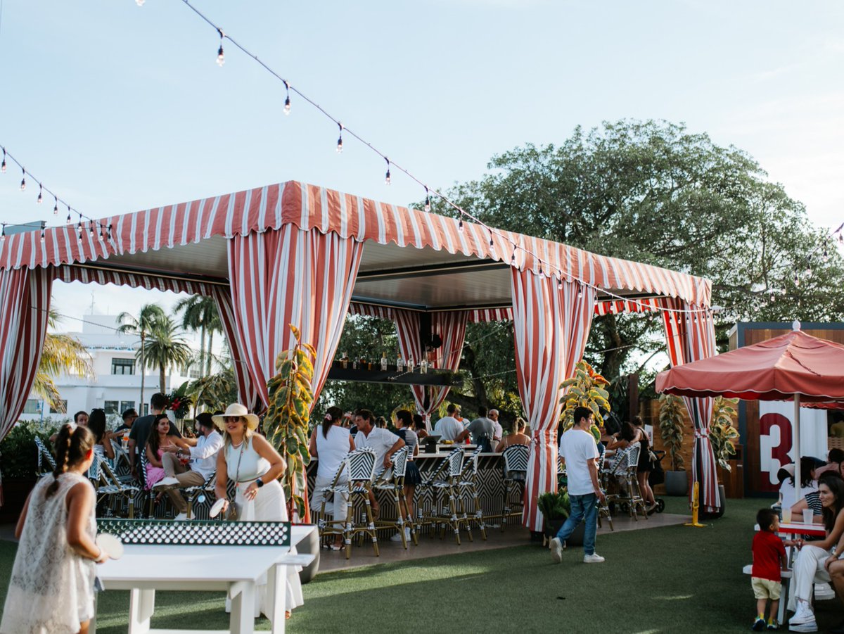Vibes, views, and a complimentary welcome cocktail waiting for you at #RegattaGrove 🍹
