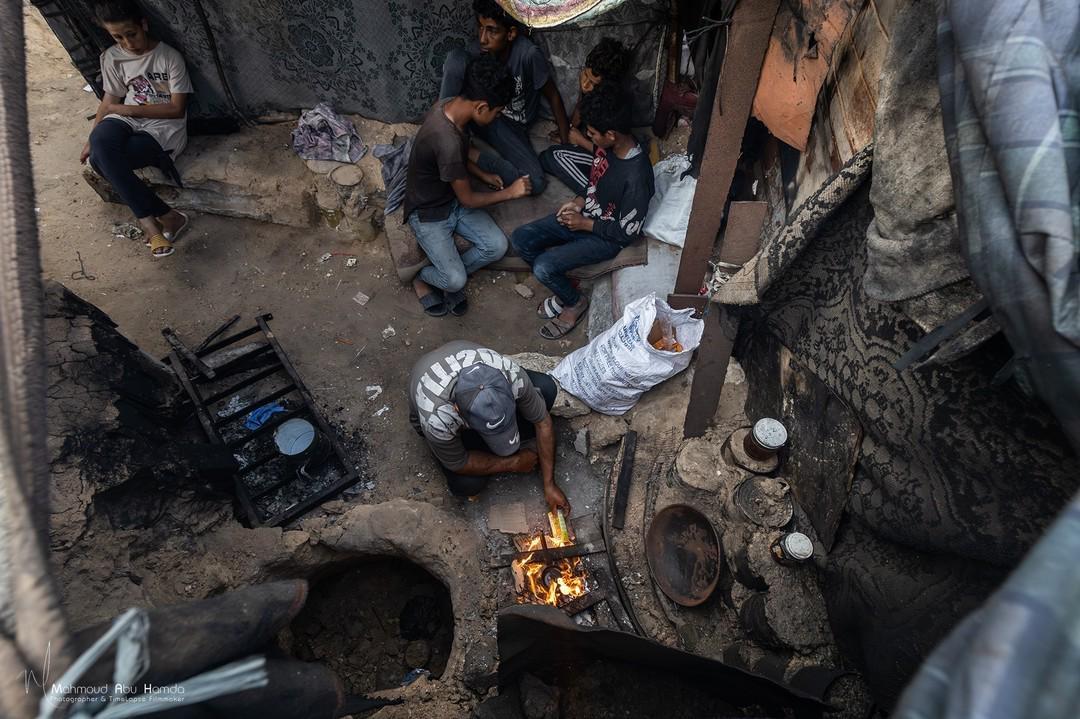 The kitchen, bathroom, and children's play area are all in one place  paypal.me/ForGaza806
