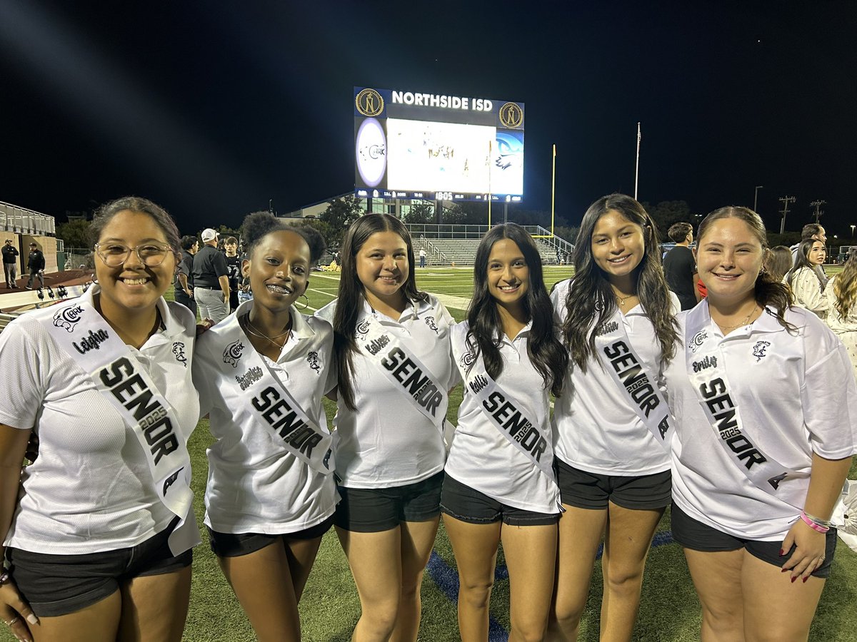 A heartfelt thank you to our incredible senior student AT’s for an amazing FB season! 👏Your hard work &amp; commitment is essential in supporting our athletes⚕️We appreciate you &amp; feel lucky to have you for one more sport🏀🥎⚾️🖤<a href="/FbCougar/">ClarkCougarFB</a> <a href="/HouyRihana/">Clark Girls Basketball</a> <a href="/_clarksoftball/">Clark Softball Girls</a> <a href="/ClarkAthBooster/">Clark Athletic Boosters</a>
