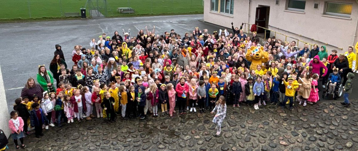 Tòrr spòrs feasgar an-diugh! Everyone was very excited this afternoon when Pudsey came to visit us! Can you spot him? #childreninneed #clannannanèis #article3 #SDG10 🫶🏻