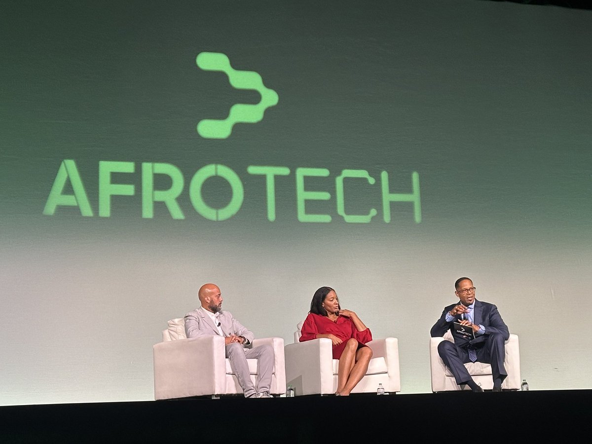 FeliciaPStone's tweet photo. spent the morning at the @AfroTech conference and ran into someone you might know, with a couple others you should! Def my favorite panel of the day ππ
#NBADecoded #levelupyourgame https://t.co/NAkOjMU3ec
