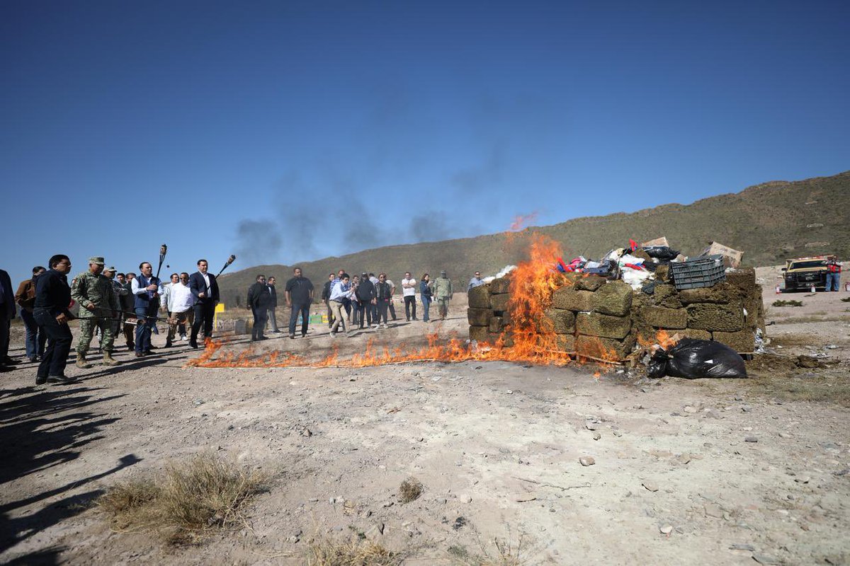 manolojim's tweet photo. Mantener la paz y la tranquilidad de nuestras familias es nuestra prioridad. Hoy llevamos a cabo la incineración de narcóticos y destrucción de objetos del delito. (1/2) https://t.co/GqtzO9eRf4