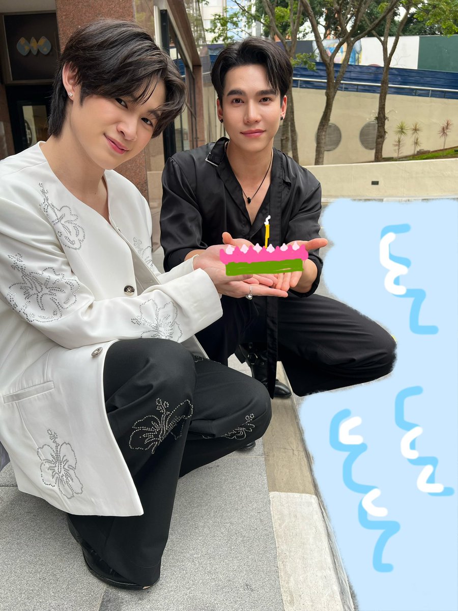 nakanisnakan's tweet photo. คืออยากอินเทศกาลด้วยได้ไหม คือfrom brazilได้ไหม ถึงแม้จะมีคนอุ้มกัน(ตัว)ลอยไปแล้วก็ตาม แต่กระทงก็ยังอยากลอยด้วยอยู่ 😌

(นิ้วอ้วมๆของฉันทำกระทงและสายน้ำอย่างเต็มที่แล้ว) #TwoWorldsInBrazil https://t.co/0nqOdav4PO