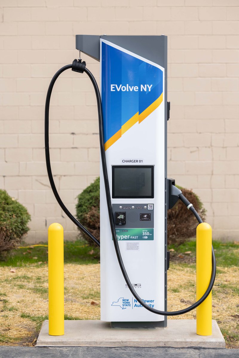 #EV drivers now have another convenient place to power up, with the latest #EVolveNY fast charger opening in #Spencerport.

Charging takes around 20 minutes, and this location is perfect for #ErieCanal &amp; #EmpireStateTrail visitors who want to help NY go green!

🔌 <a href="/ElectrifyAm/">Electrify America</a>