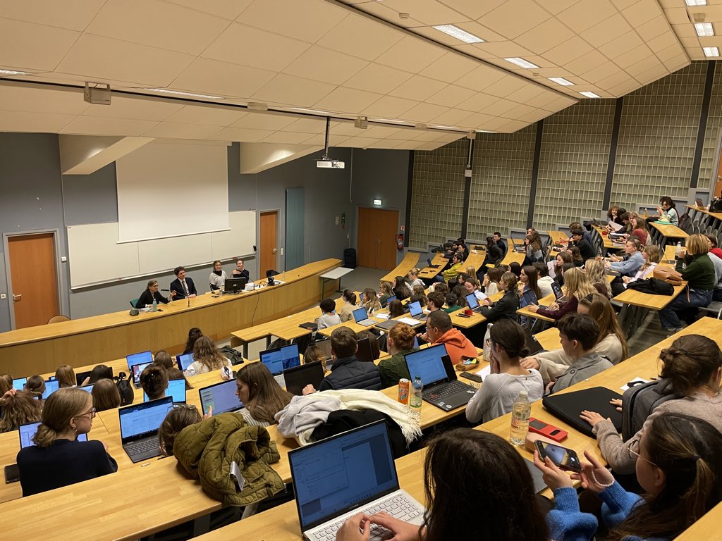 Ce soir le Collège d’excellence de la Faculté de droit <a href="/Universite_Caen/">Université de Caen Normandie</a> a eu la joie de recevoir <a href="/JulienJeanneney/">Julien Jeanneney</a> pour discuter de sa « Fièvre américaine ». Excellent moment, avec discussion passionnante sur la passé, le présent et le futur de la Cour Suprême.
