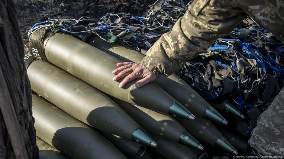 Норвегия профинансирует производство вооружения в Украине, заявил министр обороны Украины Рустем Умеров по итогам встречи в столице Норвегии со своим норвежским коллегой Бьорном Арильдом Граммом и премьером страны Йонасом Гаром Стьоре. По словам министра, в Осло решили