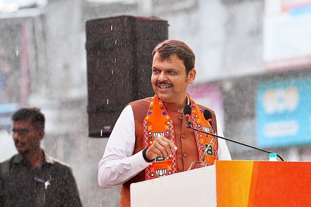Dev_Fadnavis's tweet photo. महायुति को भगवान इन्द्र का भी आशीर्वाद मिला।
#MaharashtraElection2024 https://t.co/tzvvtSVoQu