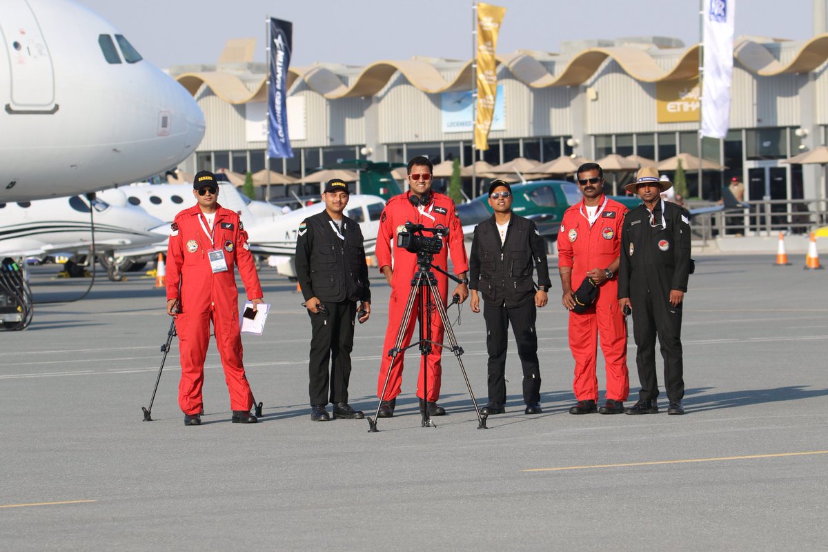 sarang_iaf's tweet image. A few more glimpses from BIAS-24.
#sarang #indianairforce #bahrainairshow