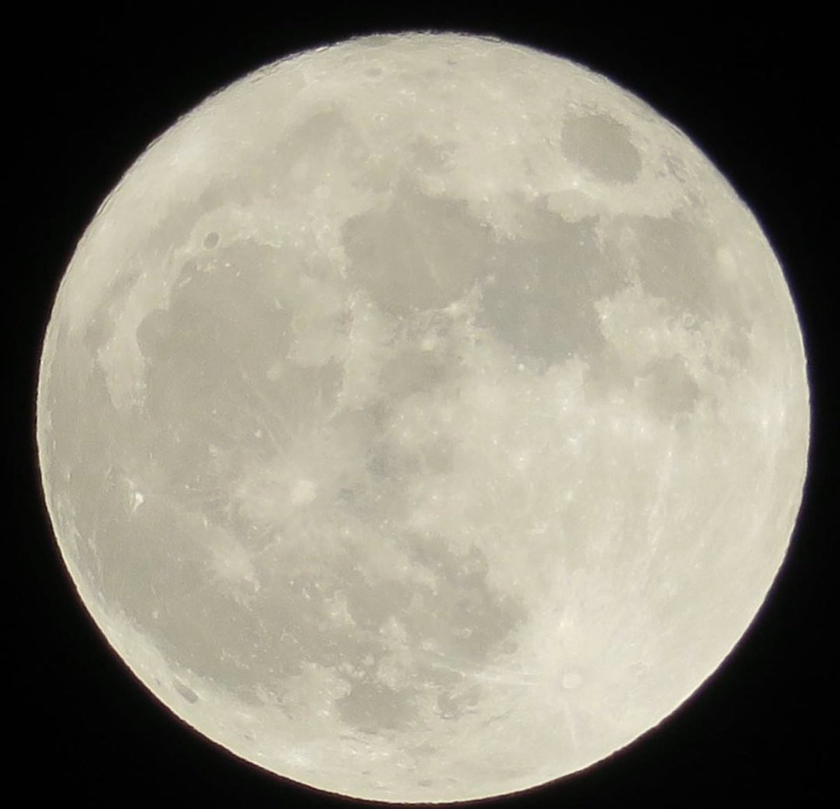 İçinden kolaylıkla zerafetle geçtiğimiz nir Dolunay olsun 💝