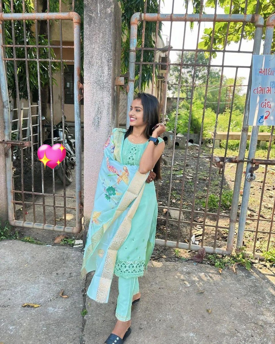 sailent380's tweet photo. .... #Simple_look........ #सिंगल ऐसे रहो की हर कोई बोले अबे यार तुम #सिंगल नहीं हो सकती
But I am not #single https://t.co/U5idCiK9aA