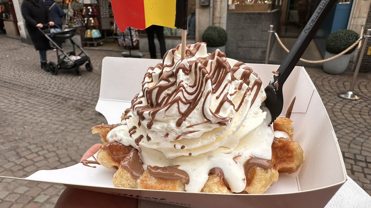 MsStarlights's tweet photo. I had an absolutely amazing day in Bruges, Belgium today. Bruges is an amazing town. I ate a Belgium Waffle, and enjoyed every bite. 😋
#WorldTraveler #Bruges #Belgium #EuropeBound #BelgiumWaffle #Waffle https://t.co/ejmXA4y86M
