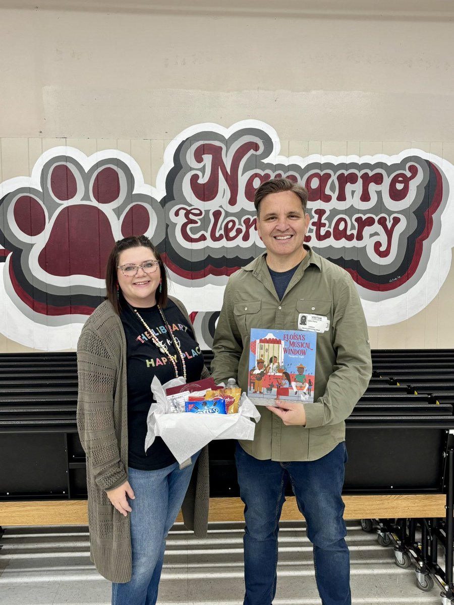 PLewandowskiLMS's tweet photo. We just had the best visit @NavarroLISD from @johnparraart! Thank you for sharing your story and art with us. Our students had the best time and definitely left feeling inspired to create themselves 🎨📖🖼️ #navproud #ExpeditionExceLLence https://t.co/UZjQGFKytH
